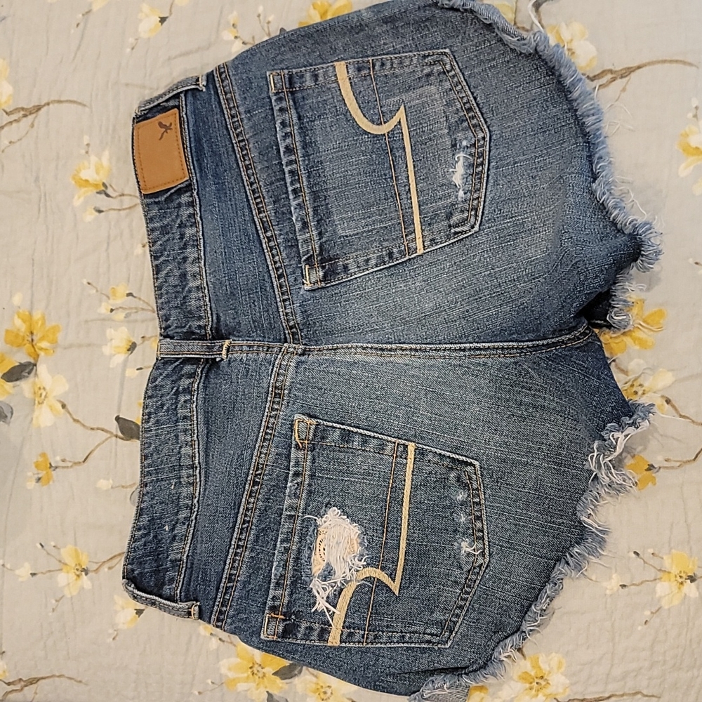 Womens shorts - Picture 2 of 5